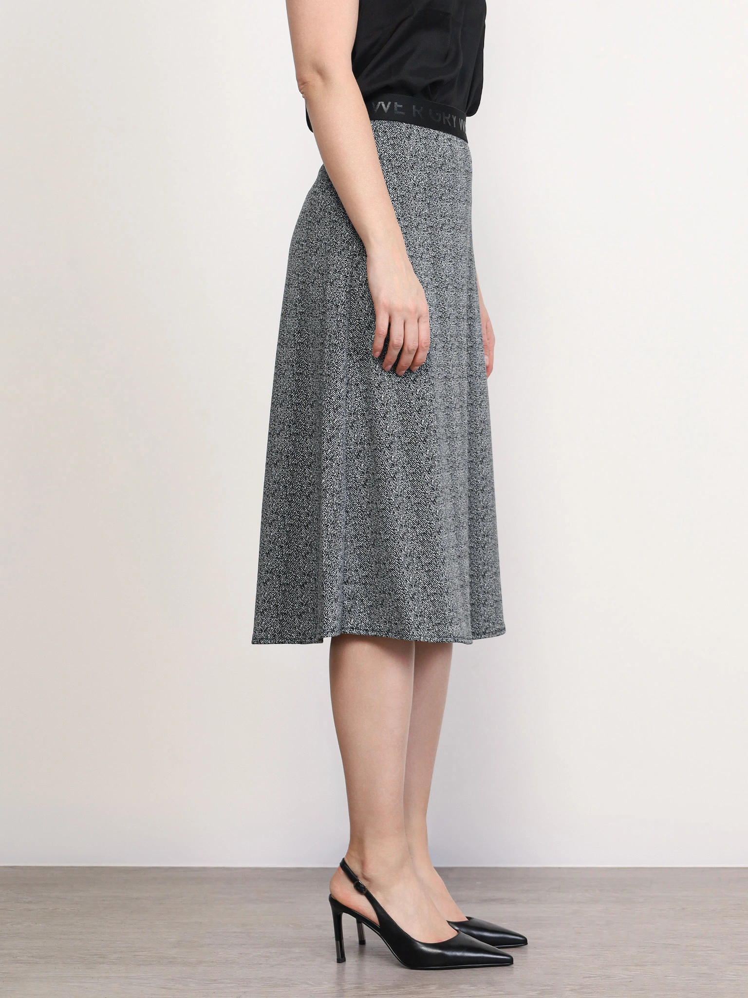 Юбка трикотажная расклешенная